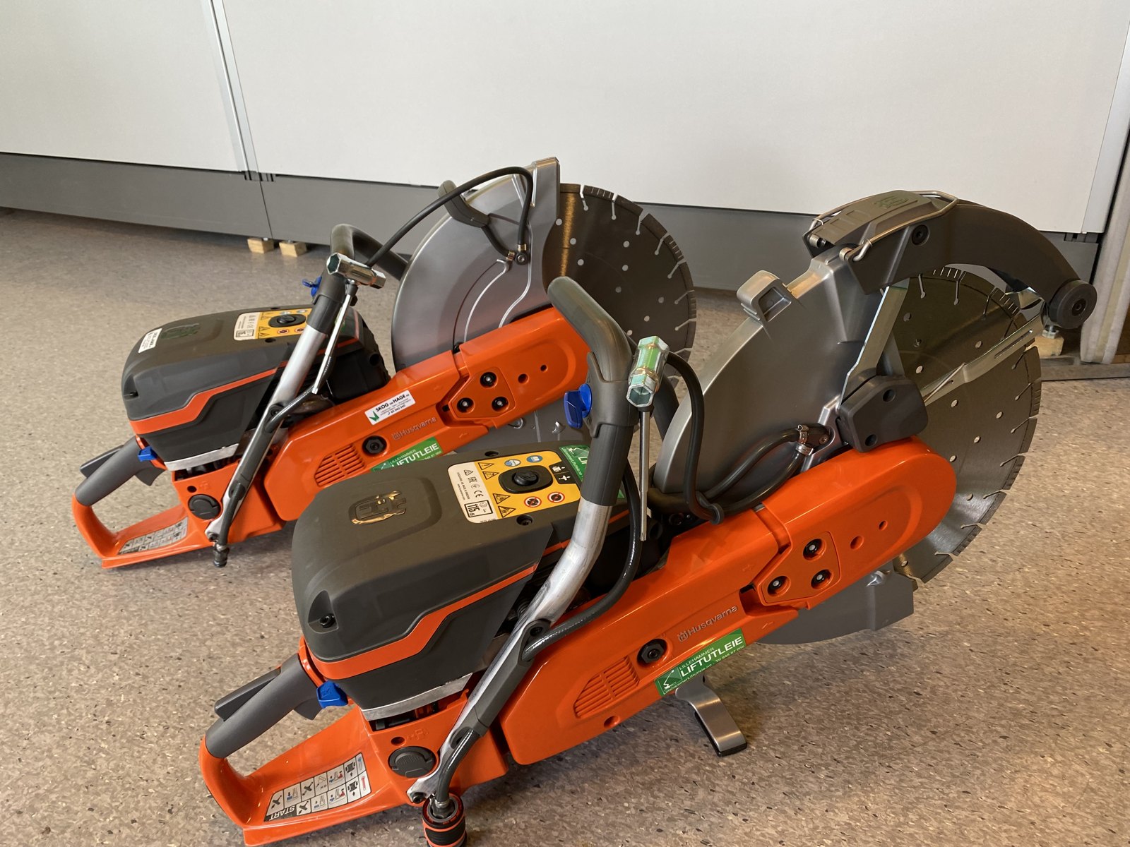 To Husqvarna K970 kappsager klare til utleie hos Lillehammer Liftutleie